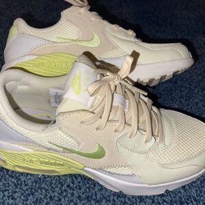 Nike Women's Air Max!